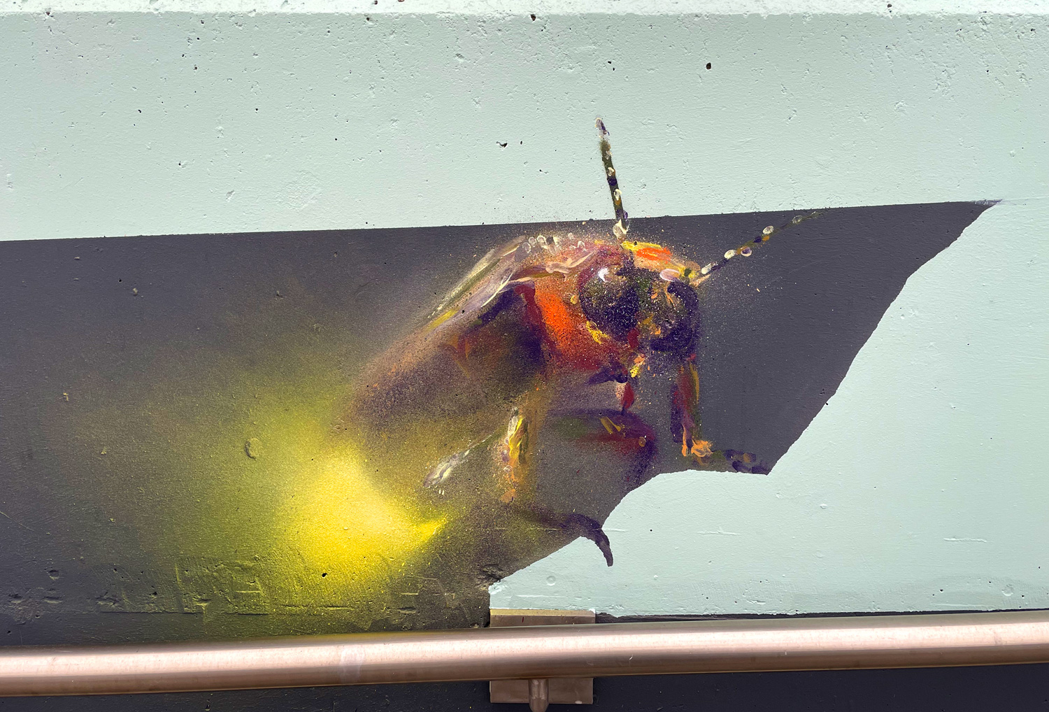 Insekten verzieren die Station Bonn UN-Campus.