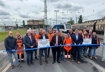 Das Bild zeigt die feierliche Eröffnung des Gleises 22 am Bahnhof Düren (Copyright: Rurtalbahn GmbH) Das Bild zeigt die feierliche Eröffnung des Gleises 22 am Bahnhof Düren (Copyright: Rurtalbahn GmbH)