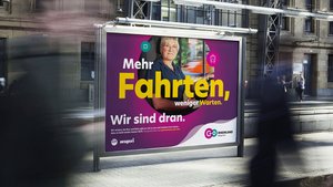 Das Bild zeigt ein Plakat der Kampagne "Wir sind dran", die den German Design Award 2027 gewonnen hat (© go.Rheinland / VeyVey Films) Das Bild zeigt ein Plakat der Kampagne "Wir sind dran", die den German Design Award 2027 gewonnen hat (© go.Rheinland / VeyVey Films)
