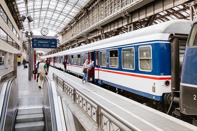 Das Bild zeigt einen Zug des Unternehmens TRI am Kölner Hauptbahnhof (© go.Rheinland / Smilla Dankert) Das Bild zeigt einen Zug des Unternehmens TRI am Kölner Hauptbahnhof (© go.Rheinland / Smilla Dankert)