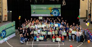 Foto der Teilnehmenden am Schulradeln NRW 2025 (@ Zukunftsnetz Mobilität NRW/Smilla Dankert) Foto der Teilnehmenden am Schulradeln NRW 2025 (@ Zukunftsnetz Mobilität NRW/Smilla Dankert)