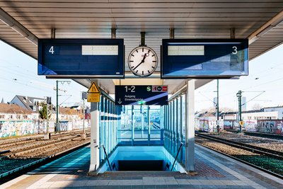 Anzeigetafel am Bahnsteig ohne Hinweise (© go.Rheinland / Smilla Dankert) Anzeigetafel am Bahnsteig ohne Hinweise (© go.Rheinland / Smilla Dankert)